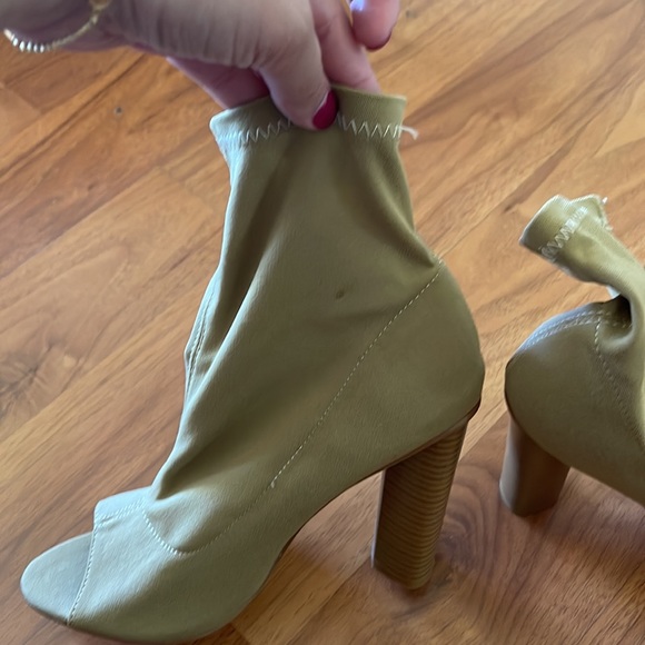 Booty heels - Picture 2 of 4